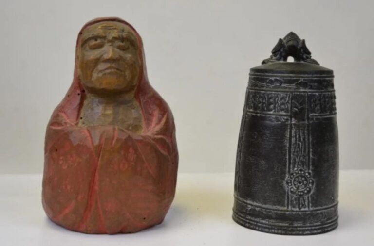 ENSEMBLE DE DEUX OBJETS DANS LE GOUT JAPONAIS