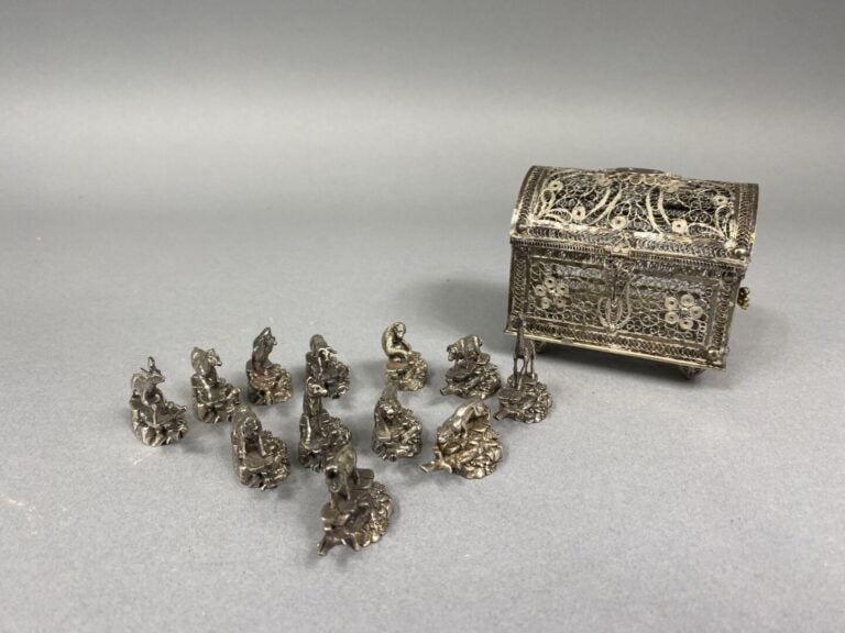 Ensemble de douze petits sujets en argent (915) en forme d'animaux - Travail es…