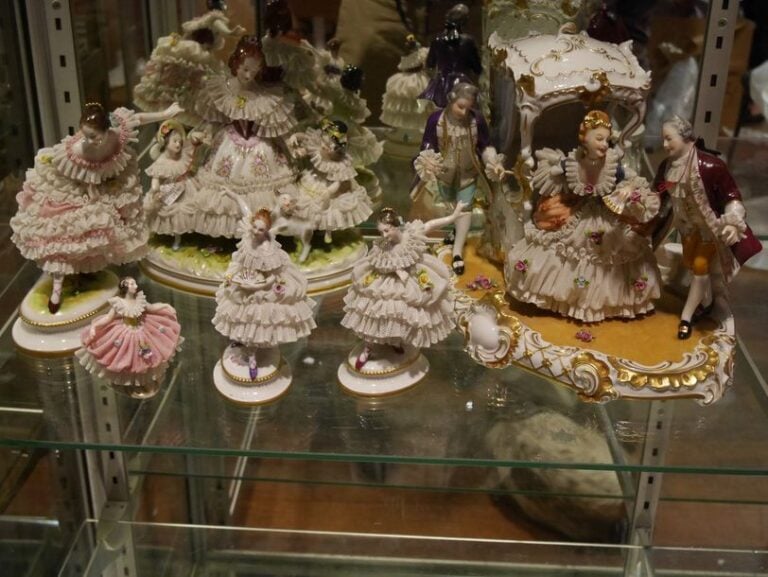 Ensemble de figurines en  porcelaine