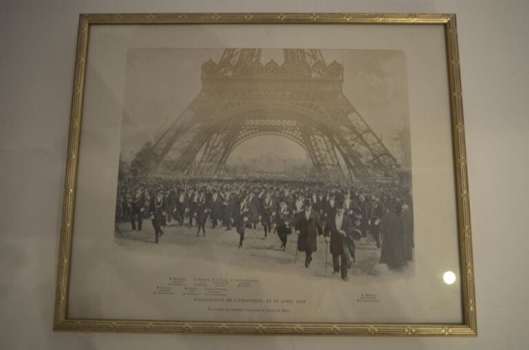 Ensemble de pages du catalogue de l'exposition universelle de 1900 encadrées en 7 sous verre