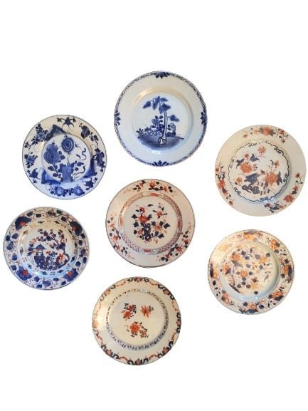 ENSEMBLE DE SEPT (7) ASSIETTES IMARI KANGXI CHINOISES