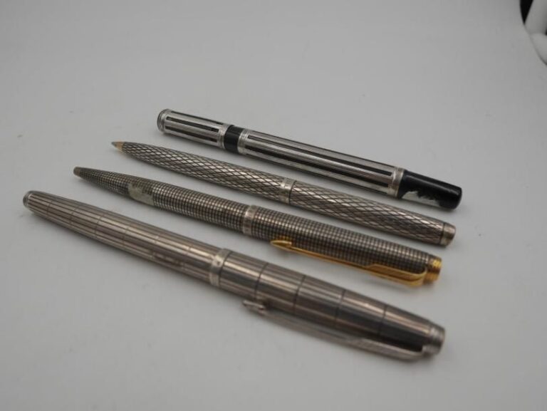 Ensemble de stylos plumes en argent : Parker, Sheaffer, Parker et Waterma