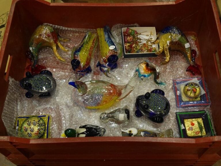 Ensemble de sujets en pâte de verre ; canards, tortues, vide-poches