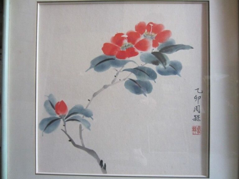 Ensemble de trois peintures sur papier encadrées sous verre représentant respectivement des oiseaux sur des branchages fleuris, des poissons et une branche de magnolia fleuri