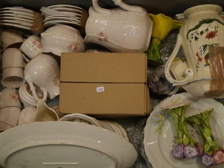 Ensemble porcelaine, assiettes ,