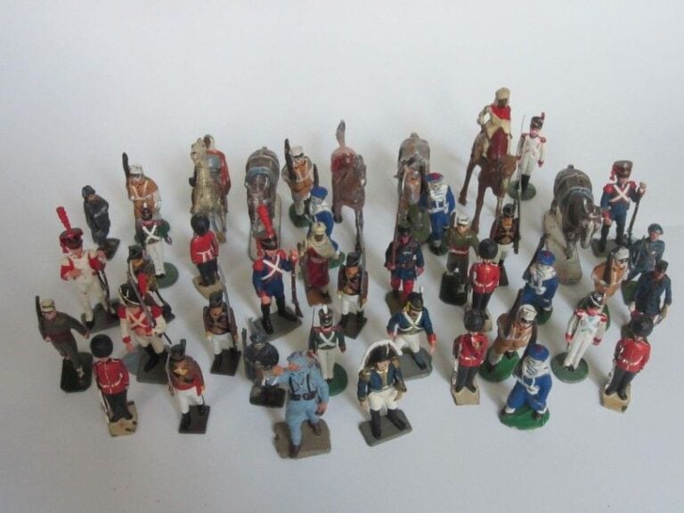 Environ 43 piétons, 2 cavaliers, 4 chevaux et ânes Quiral