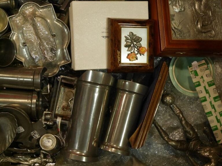 Étain ensemble d'objets sur le thème du vin