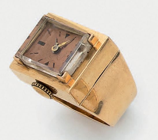 Étonnante BAGUE MONTRE chevalière rectangulaire en or jaune (750 millièmes