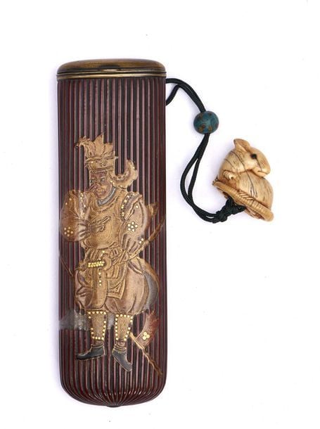 Etui à lunettes décoré d’un motif en laque maki-e doré, argenté et roug