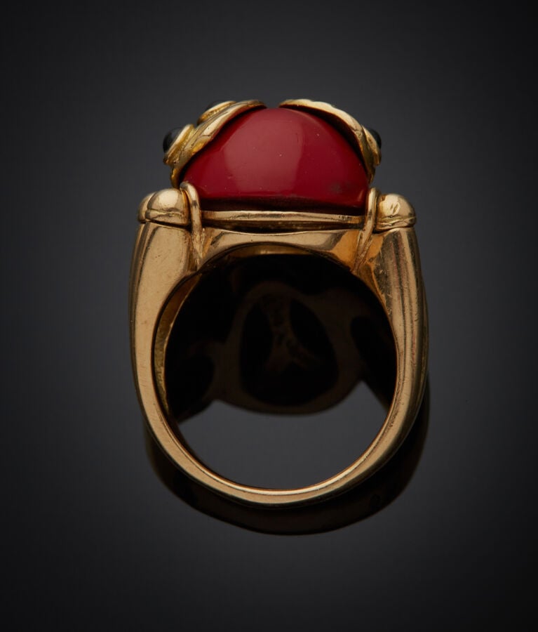 Eva SEGOURA - BAGUE "coccinelle" en or jaune (750‰) godronné et sculpté, ornée…