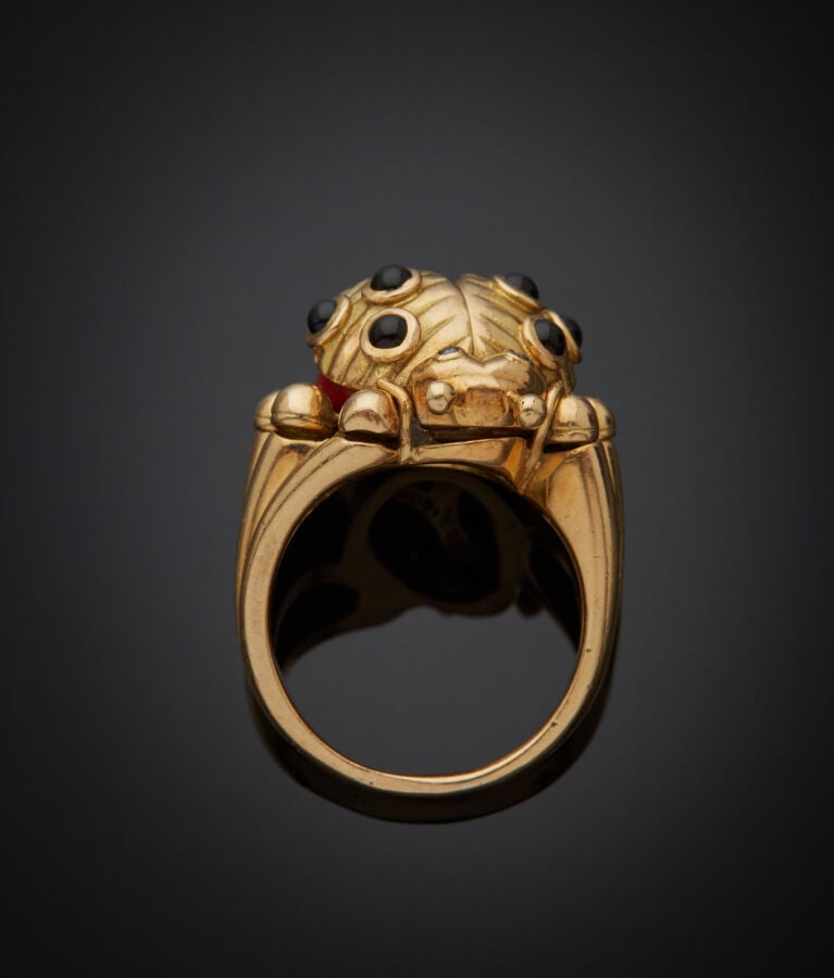 Eva SEGOURA - BAGUE "coccinelle" en or jaune (750‰) godronné et sculpté, ornée…