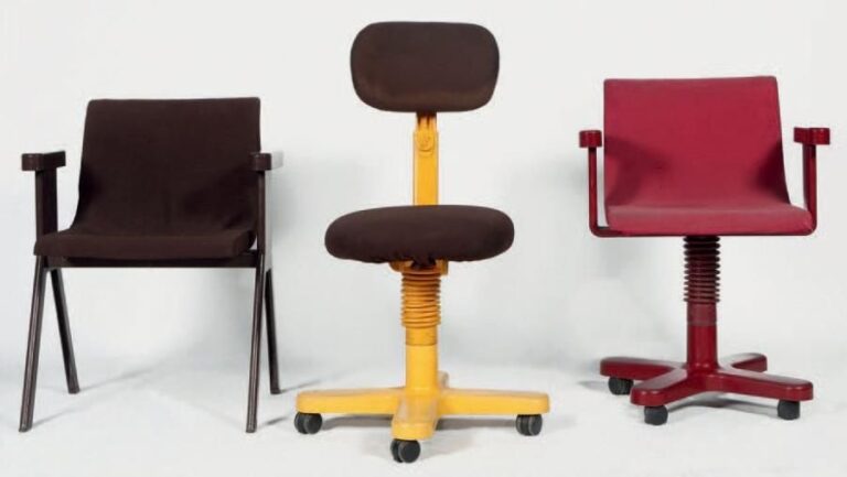 Fauteuil rouge, fauteuil jaune et chaise marron en tissu et métal, série synthesis