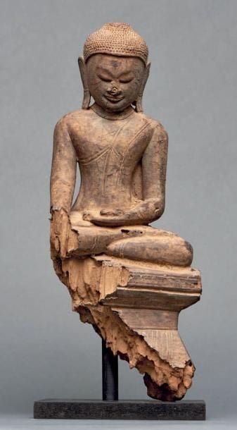 FIGURINE BIRMANE en bois représentant un Bouddha au visage finement sculpt