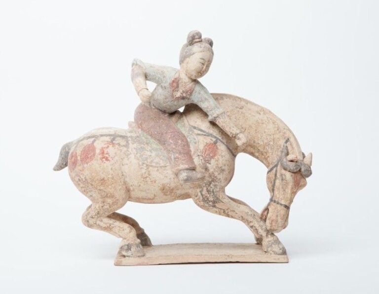 Figurine Chinoise d'une dame sur un cheval en style de Tan