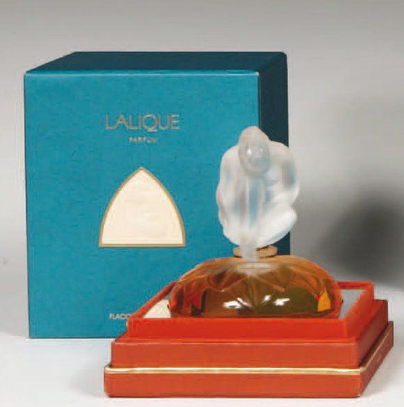 Flacon 1995 Epreuve en verre à corps soufflé moulé et bouchon moulé pressé en verre blanc, à tirage limité dans son écrin d'origine Signé à l'o