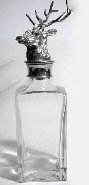 Flacon à alcool à section carrée, le col et le bouchon en forme de tête de cerf en métal argent