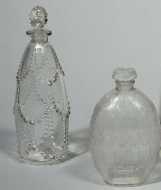 Flacon à parfum « Le temps des lilas » (1922) avec son bouchon d'origin
