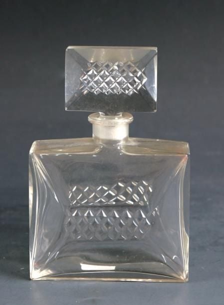 Flacon à parfum rectangulaire et son bouchon en cristal moulé à motif de panneaux de diamants adouci