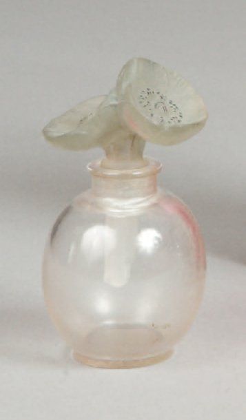 Flacon à parfum « Vase deux anémones » (1935) avec son bouchon d'origine