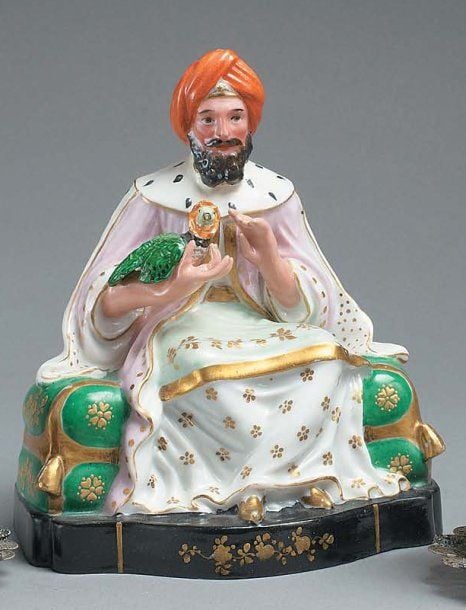 FLACON AU SULTAN Flacon en porcelaine de Paris, représentant un sultan assis sur un sofa, tenant un oisea