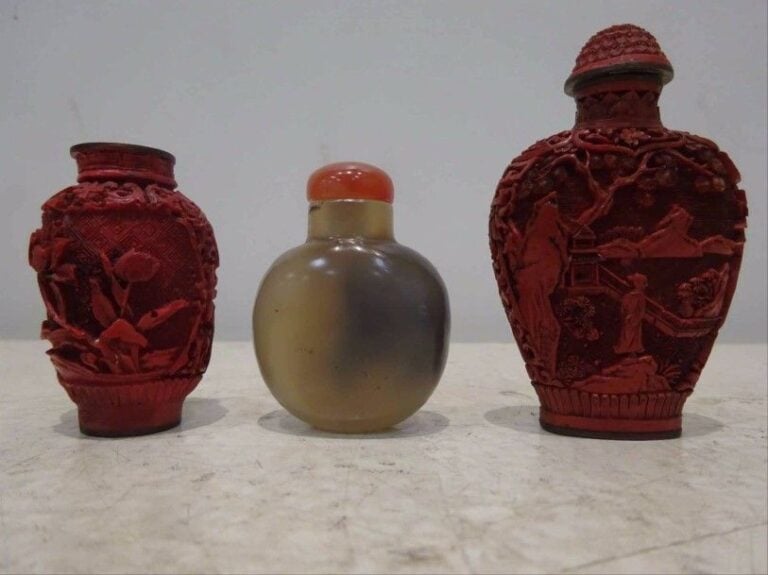 FLACON TABATIERE OVOIDE EN AGATE Chine, Fin de la Dynastie Qing, Circa 1900 Bouchon et spatul