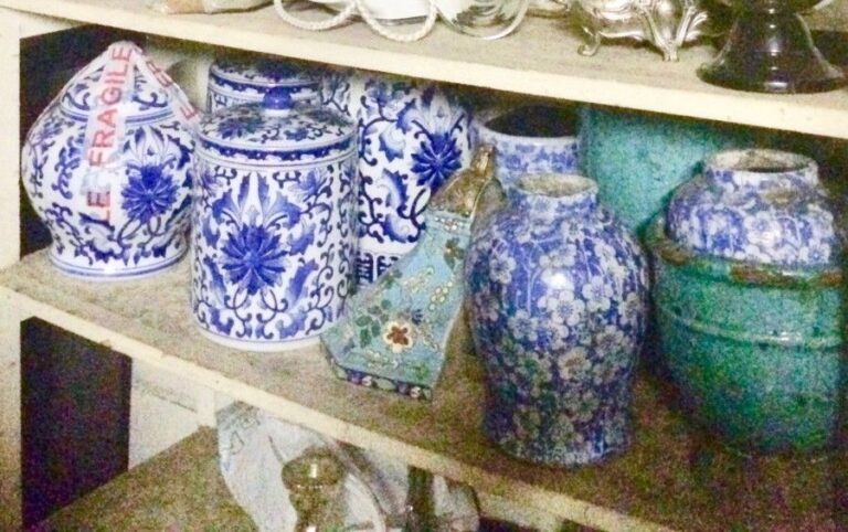 Fort lot de céramiques chinoises décor bleu sur fond blan