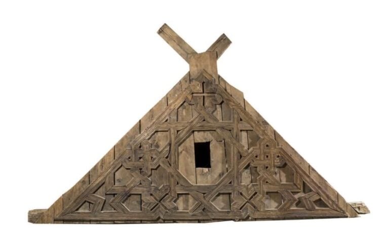 Fragment de plafond Espagnol en bois sculpté