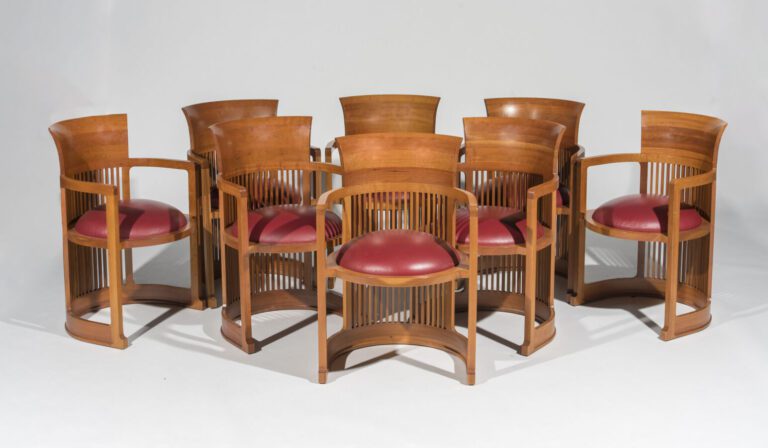 FRANK LLOYD WRIGHT (1867-1959) - Édité par CASSINA - Table de salle à manger en…