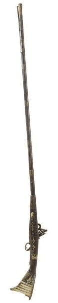 Fusil - Moukhala Fer, laiton argenté, ivoire, traces de polychromie Afrique du Nord, XIXe siècle Longueur: 164 cm