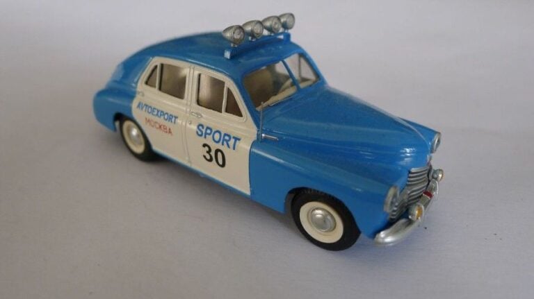 Gaz M20 Pobeda - Miniature à l'échelle du 1/43e de la voiture dans une version Rally