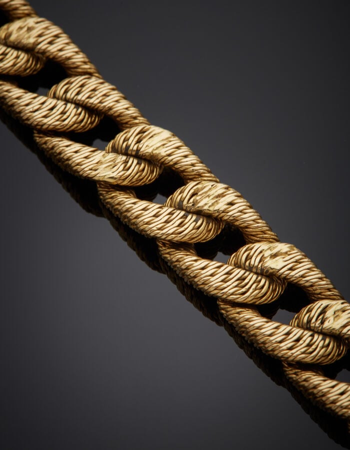 Georges LENFANT - BRACELET en or jaune (750‰) texturé, à maille gourmette limée…