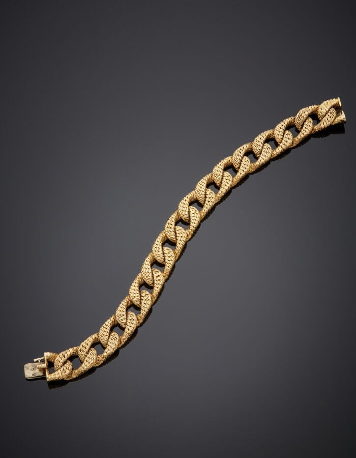 Georges LENFANT - BRACELET en or jaune (750‰) texturé, à maille gourmette limée…