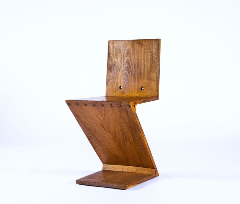 GERRIT RIETVELD (1888-1964) - Rare chaise modèle « Zig Zag » en chêne teinté ri…