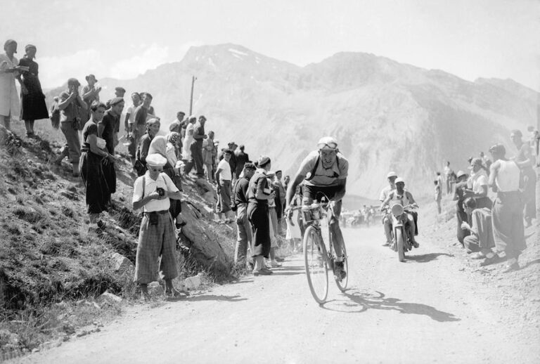 Gino Bartali au col de Vars - Tour de France 1938 © Collections L'Équipe 22 juillet 193