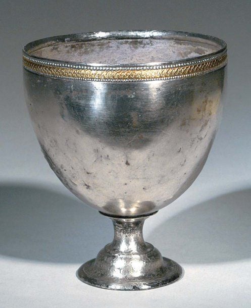 GOBELET Coupe sur piédouche en argent, caliciforme, hémiovale, bordée d'un listel dor