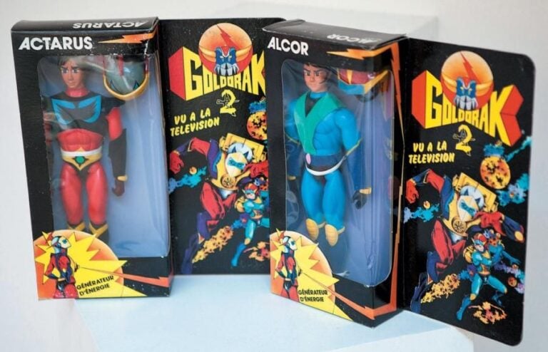 Goldorak Ceji Arbois - Actarus & Alcor Neuf en Boîte France, 1977 Figurines articulées en matière plastique - Corps et mains restaurés Figurines entièrement articulées - 20 cm