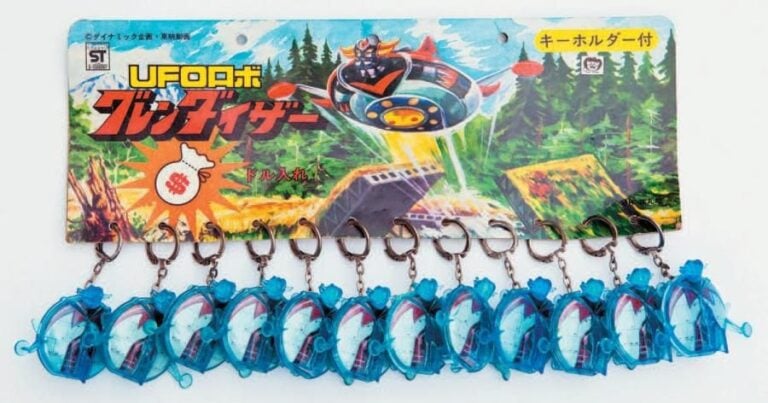 Goldorak MB - Présentoir complet de 12 porte-clés soucoupe de Goldorak Neuf Japon,