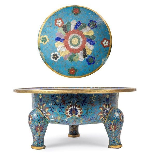 GRAND BRASIER TRIPODE EN EMAUX CLOISONNES SUR BRONZE