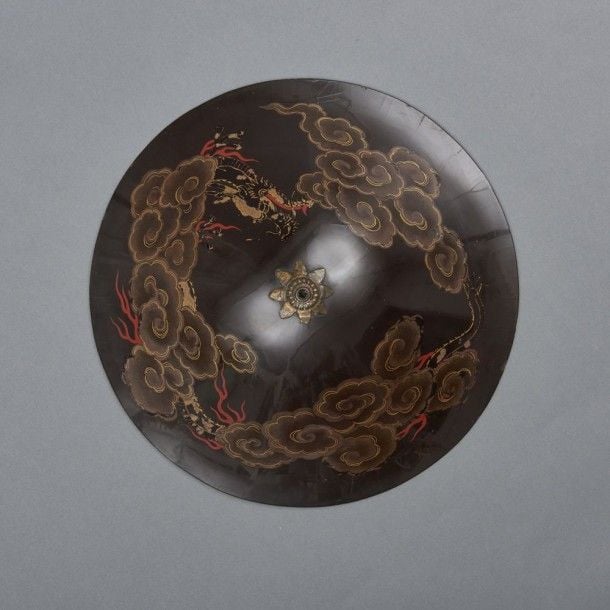 Grand casque de samouraï (jingasa) garni de laque noir