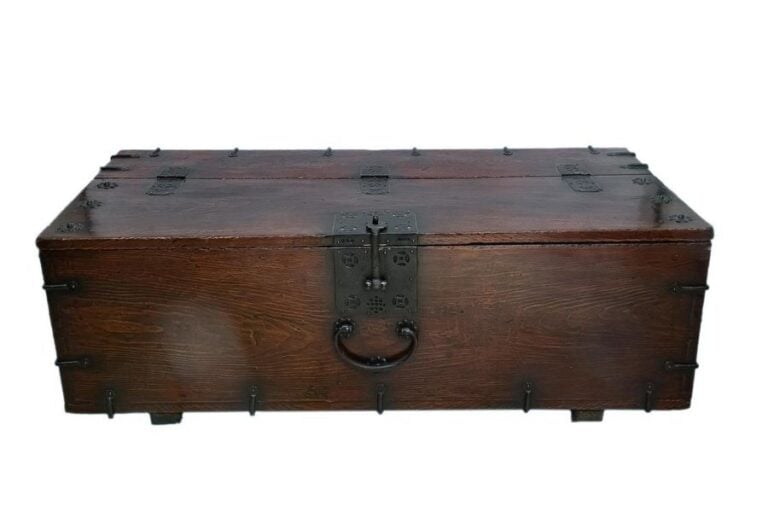 GRAND COFFRE A MONNAIE EN BOIS, DONKWE