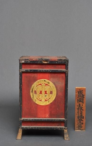 Grand coffre de rangement pour armure (yoroibako) en boi