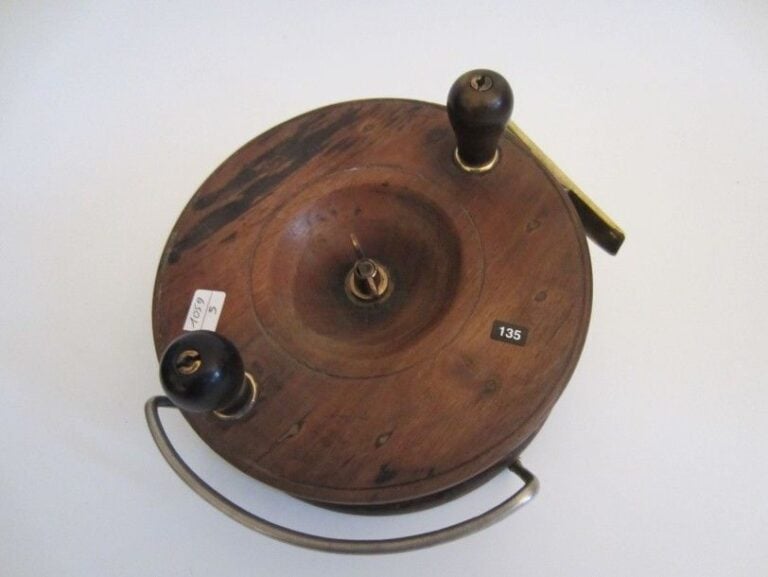GRAND MOULINET en bois et bronze; modèle starback, avec guide-fil en méta