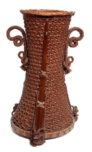 Grand panier, de couleur marron clair, en bambou pour arrangement de fleur ikebana en forme de sablie