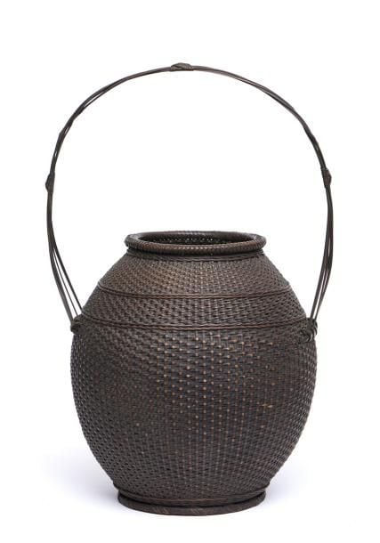 Grand panier pour arrangement de fleur (ikebana) de forme ronde et de couleur foncé