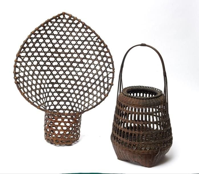 Grand panier pour arrangement de fleur ikebana en bambou avec une partie supérieure en forme de grand éventai