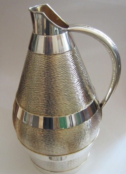 GRAND PICHET À EAU en argent et vermeil à bandeaux unis sur fond de motif de vanneri