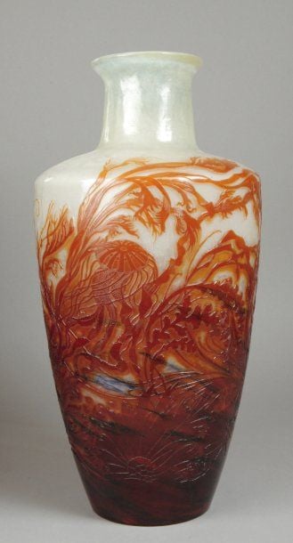Grand vase à corps ovoïde épaulé et col cylindrique légèrement évas