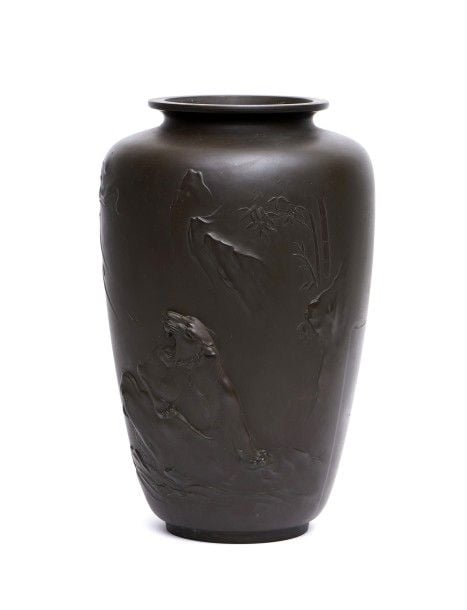 Grand vase en bronze à patine foncé