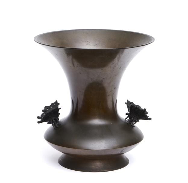 Grand vase en bronze de couleur foncée à grand col évas