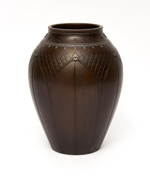 Grand vase en bronze de couleur marro